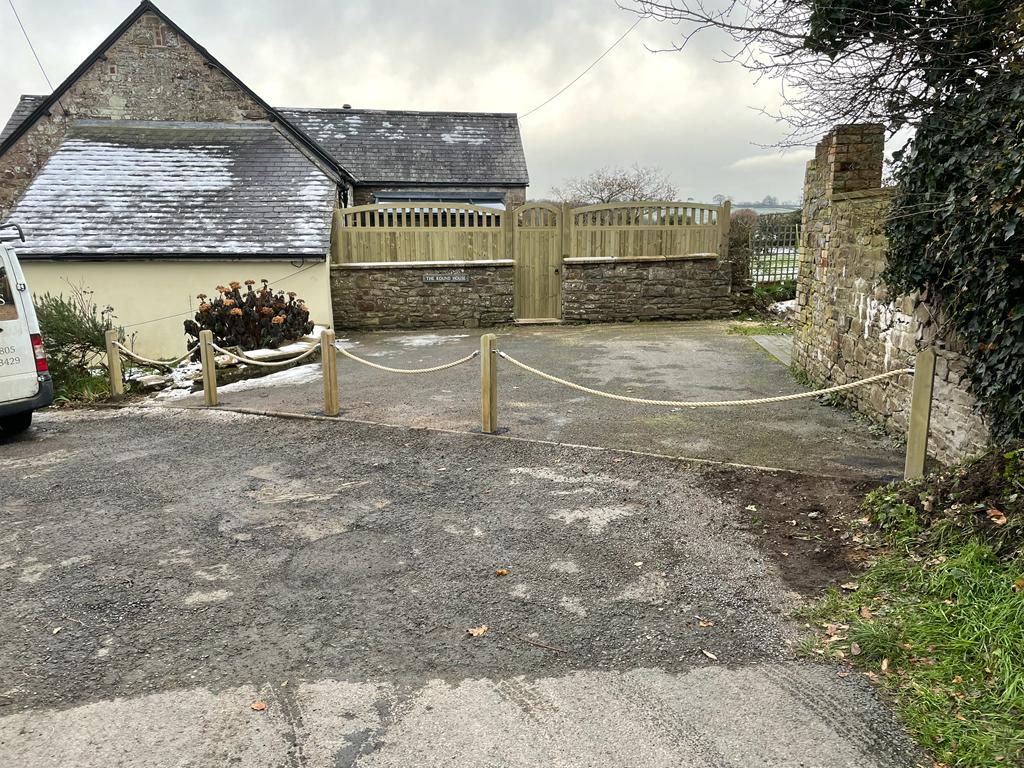 Torridge gates driveway bollard 05