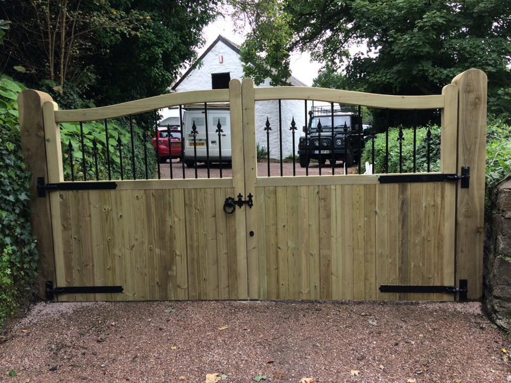 torridge gates sweeping top hartland with arrow heads